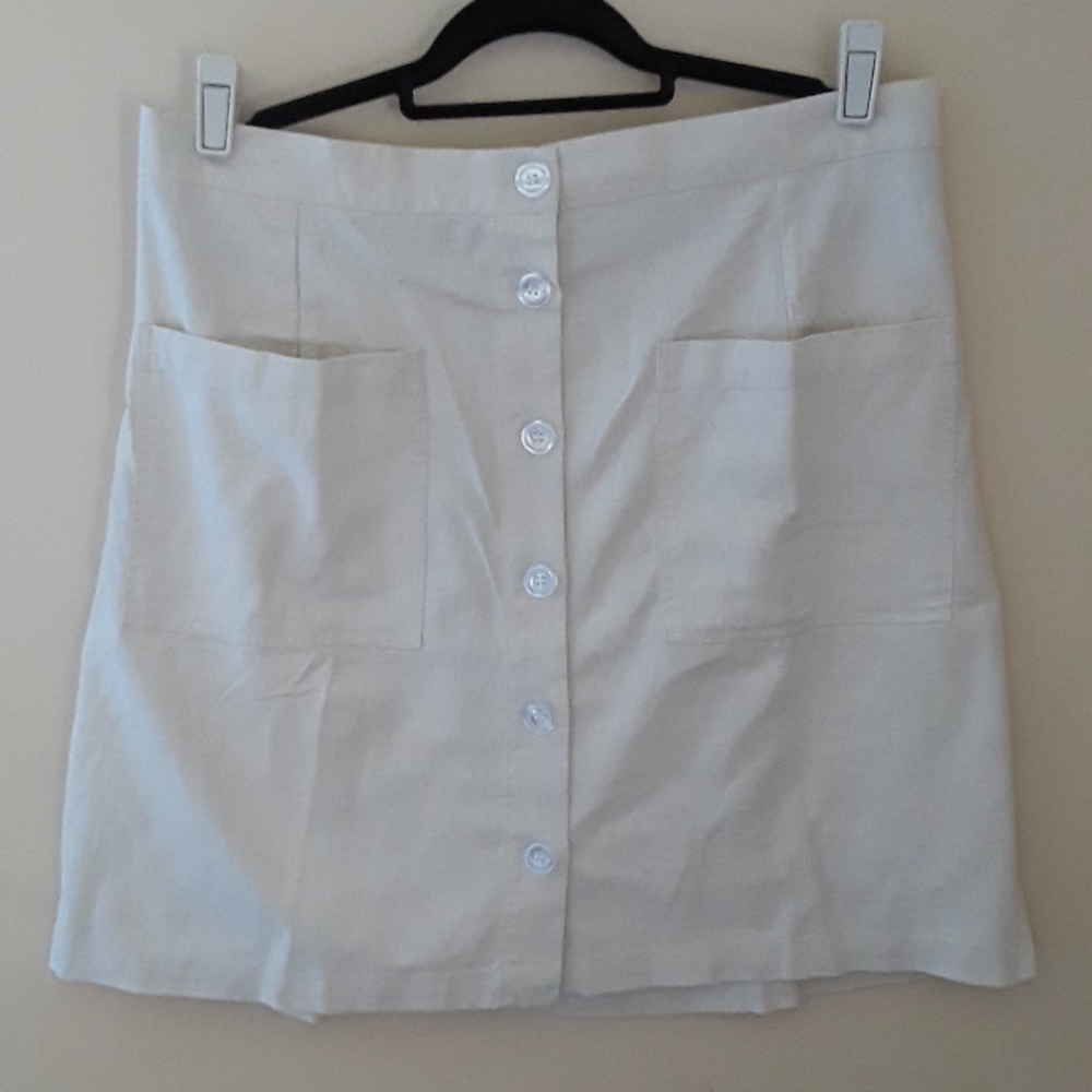 Linen feel knee length khaki colored skirt 2X